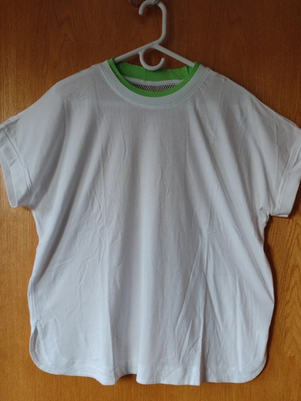 Mono B White Short Sleeve Workout T-shirt In Size Small